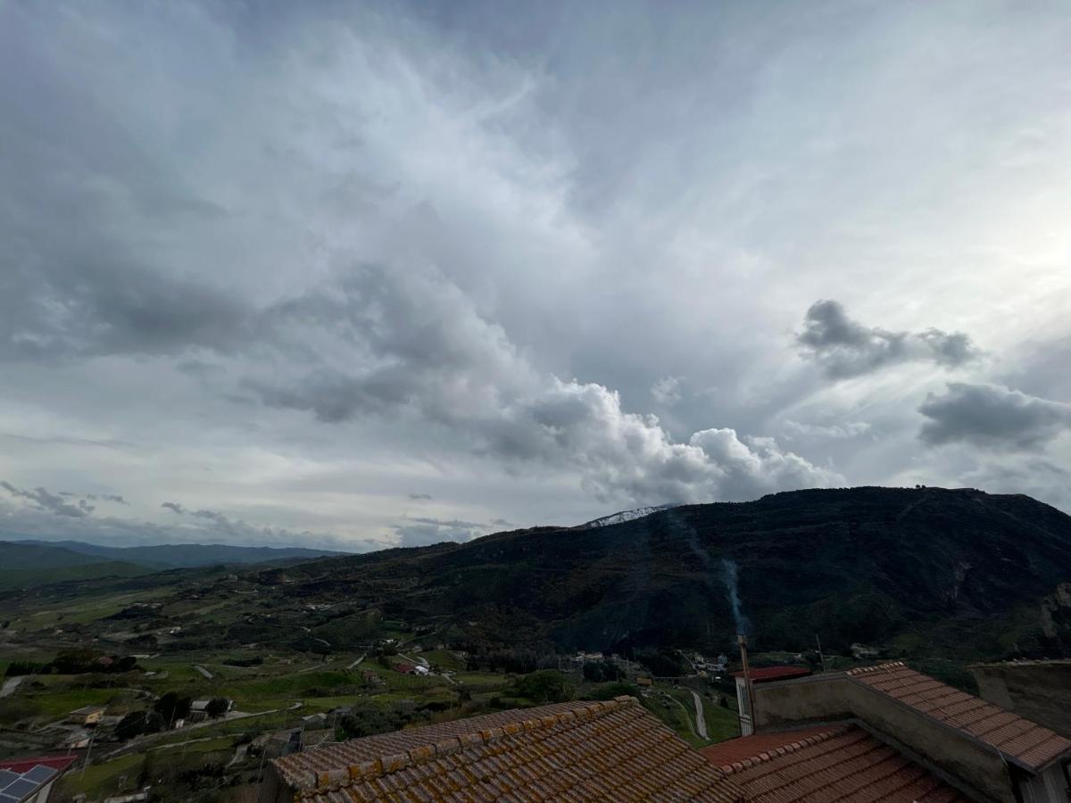 Casa Paradiso Castronuovo di Sicilia ภายนอก รูปภาพ