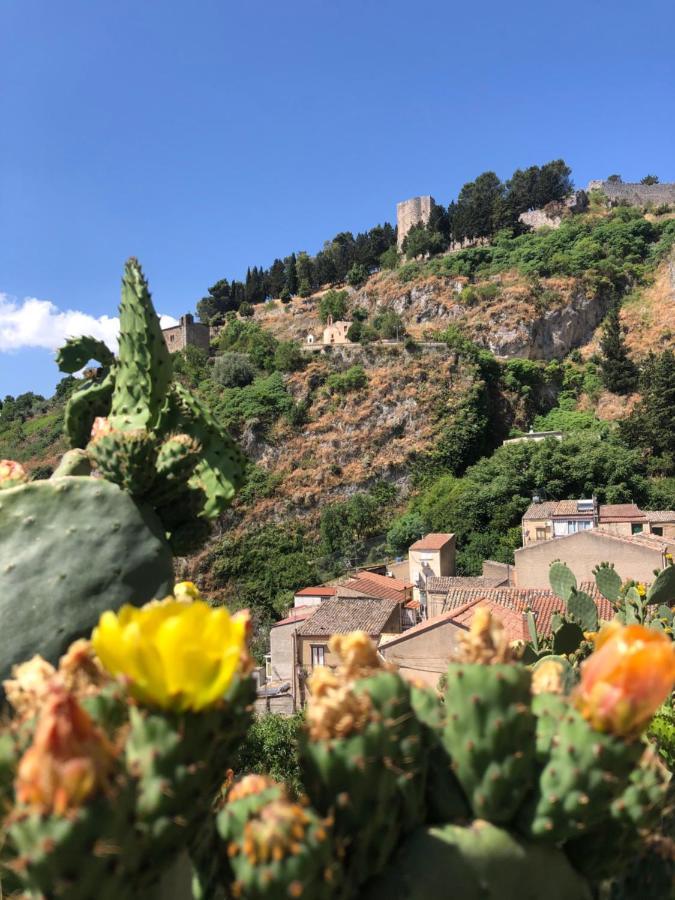 Casa Paradiso Castronuovo di Sicilia ภายนอก รูปภาพ